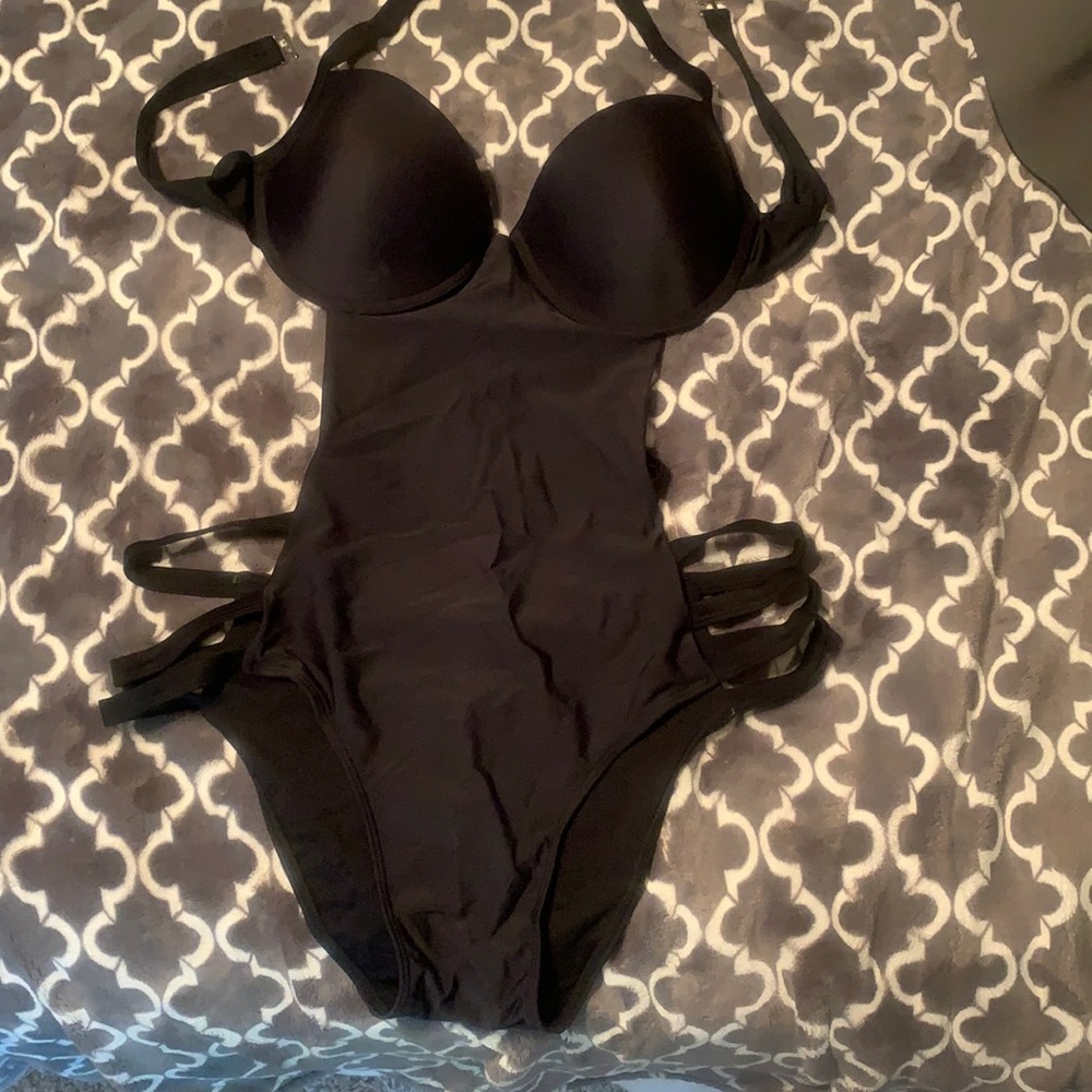 One piece black swim suit